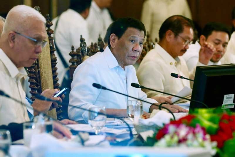 Duterte back at Palace for Cabinet meeting