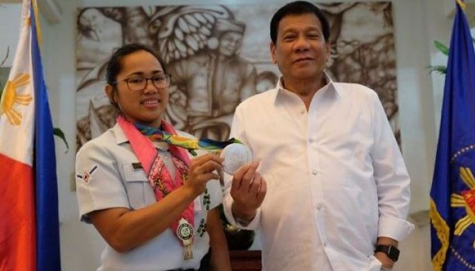 'Hahaha': Hidilyn Diaz tinawanan ang pagkakalagay sa 'ouster plot matrix'
