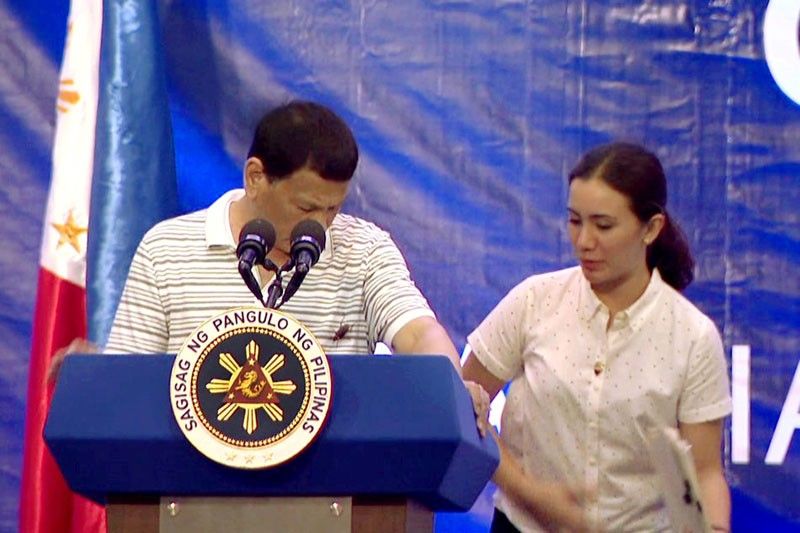 Donâ��t bug  me: Duterte  brushes off  â��Liberalâ�� pest