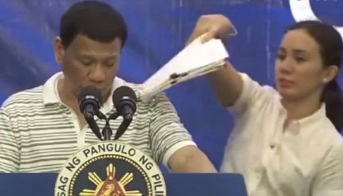 'Destabilizer?' Ipis gumapang kay Duterte habang nagtatalumpati
