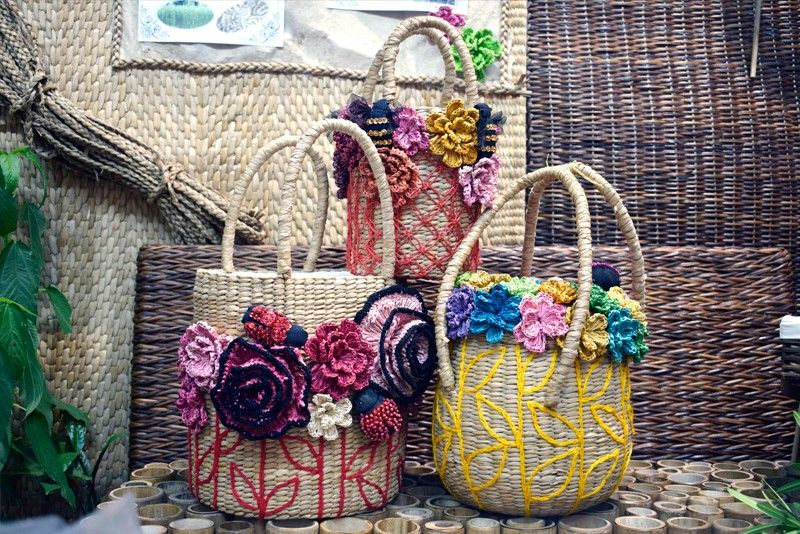 Seagrass craft making flourishes in Camarines Sur