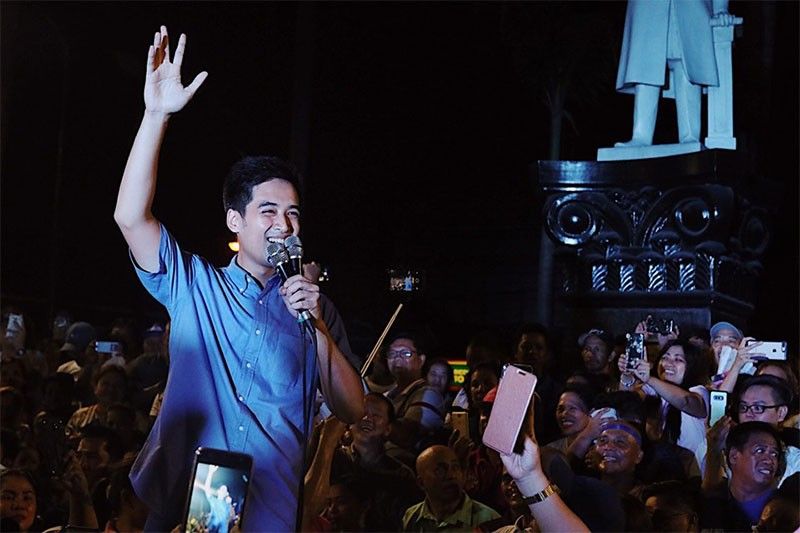 Internet users going gaga over Vico Sotto: 'E di ikaw na lang mag-presidente'