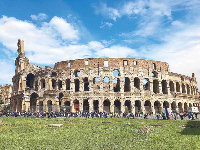 Tourist facing up to P4M in penalty for vandalizing Colosseum wall