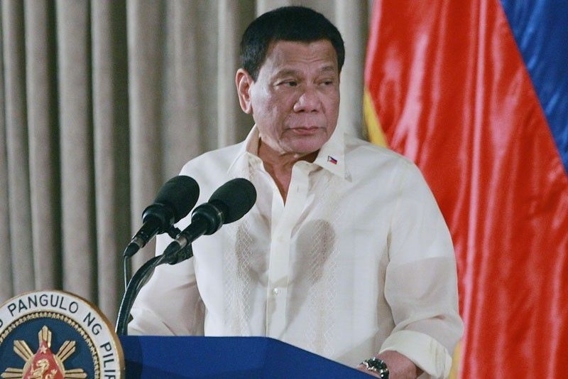 Palace: Duterte at home signing papers, not at the hospital