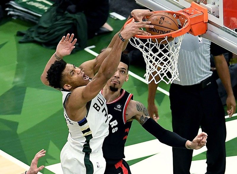 Antetokounmpo bumida Bucks inupuan ang 2-0 lead vs Raptors