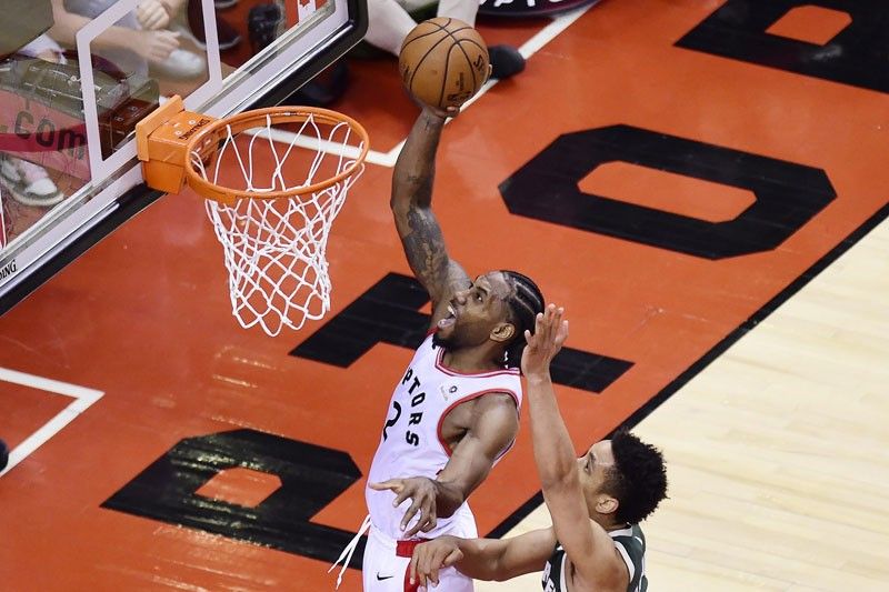 Raptors inilusot ni Leonard sa 2 OT