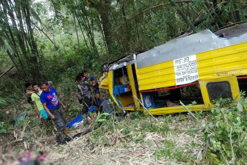 6 die as jeep falls off cliff in Albay