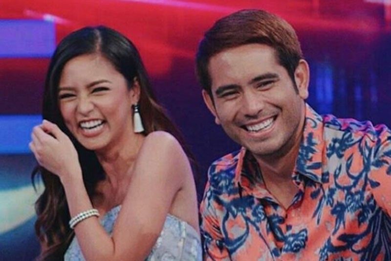 Gerald sinundan si Kim sa backstage pagkatapos tuksu-tuksuhin!