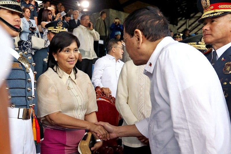Duterte asks Robredo: Why donâ��t you smile at me?