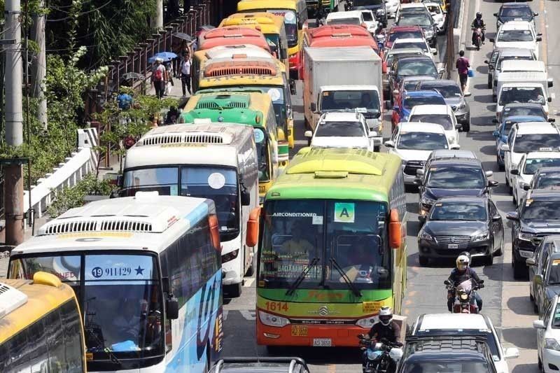 Lawmaker asks SC to curb EDSA bus ban