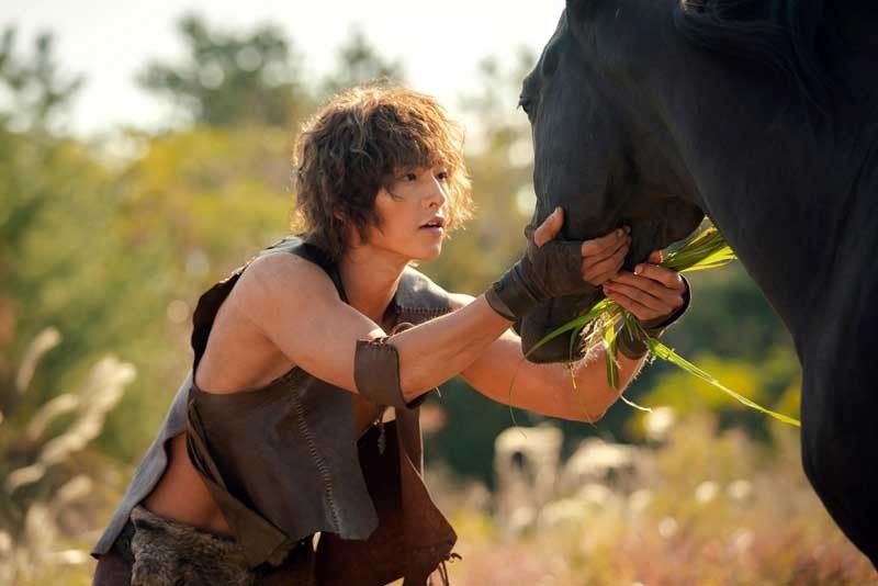 Song Joong-ki breaks new ground in Netflixâ��s Arthdal Chronicles