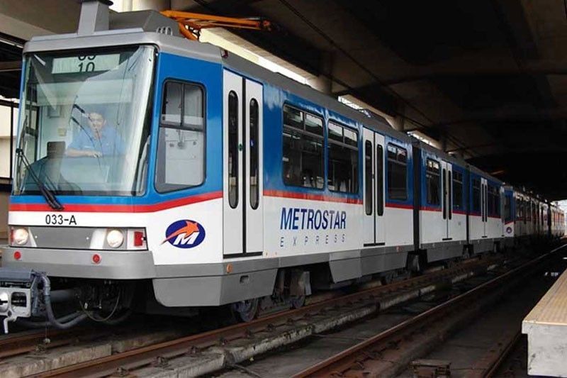 MRT tumirik ulit: 850 pasahero pinababa