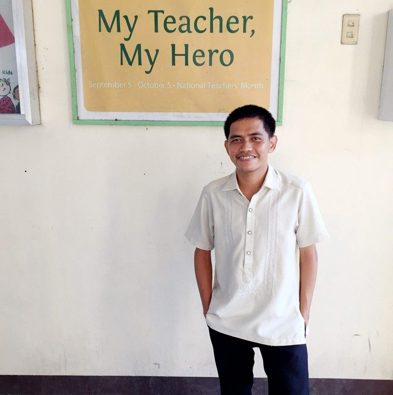 Malabon teacher rides boat to school