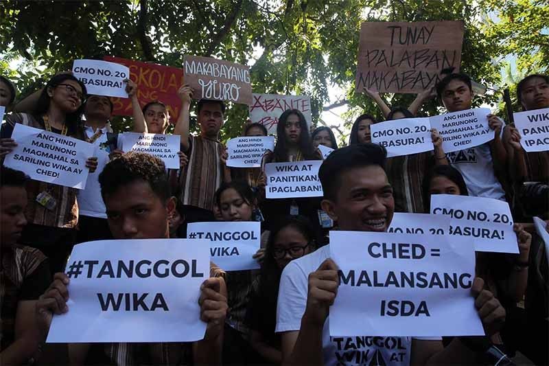 SC urged to reconsider ruling on removal of Filipino, Panitikan as core college subjects