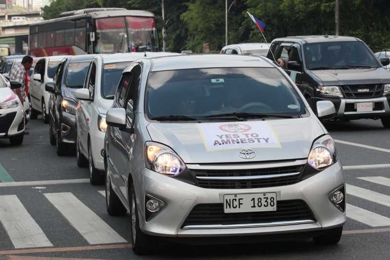 LTFRB: Only registered Grab units can operate