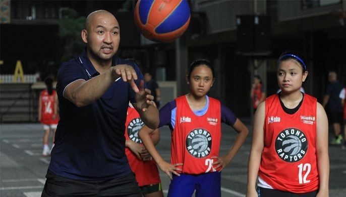 From backboards to clipboards: Jeffrey Cariaso's flight on the sidelines
