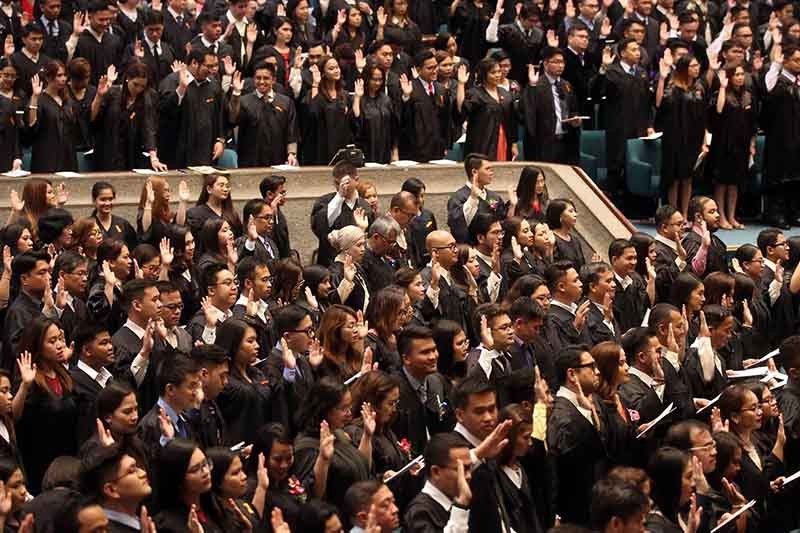 New lawyers take oath, reminded of 'integrity' in legal profession