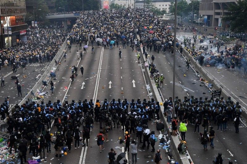 Protesters in Hong Kong face off with police