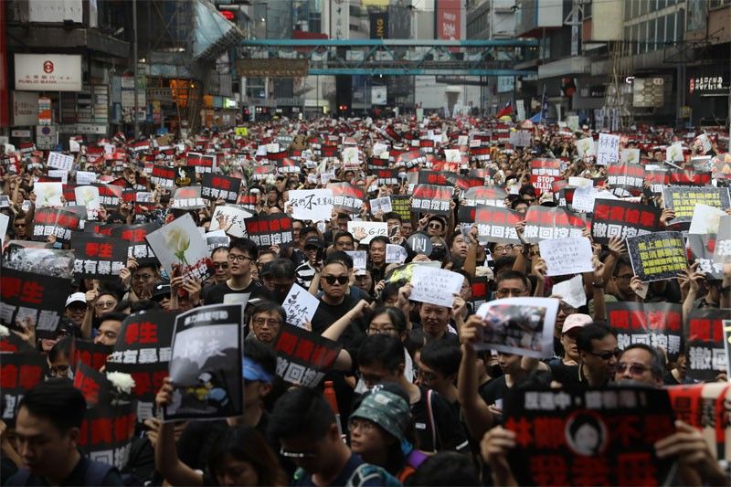 Violence will push Hong Kong down 'path of no return' â�� city leader