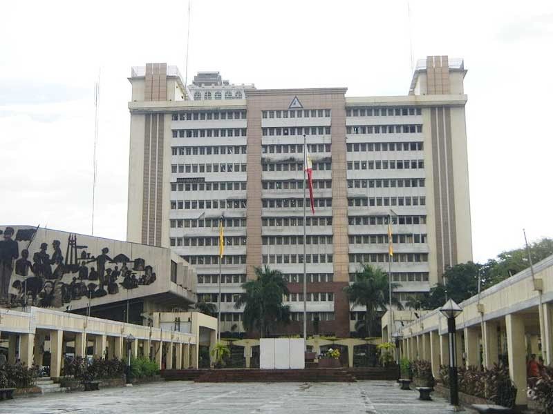 Paglibre sa parking fee, giit ng Quezon City hall employees