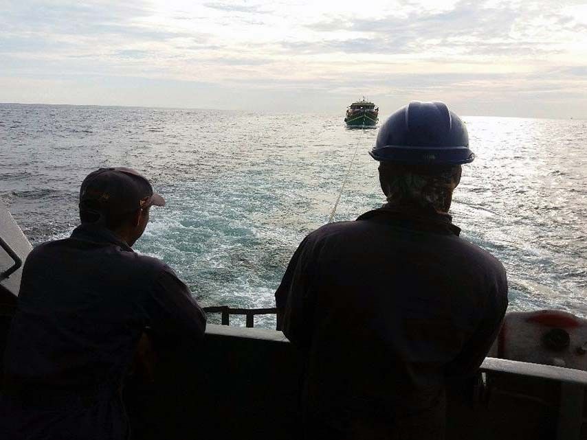 Navy intercepts boat trafficking 100 to Malaysia