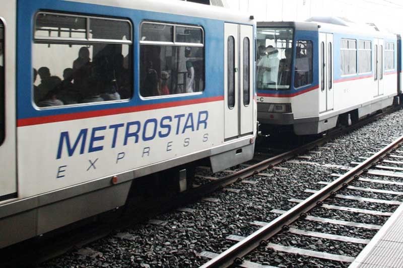 Tren ng MRT-3, tumirik na naman!