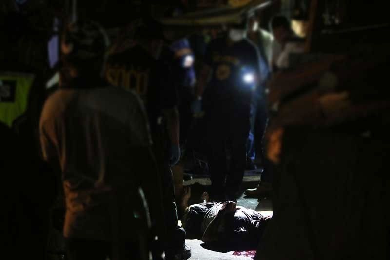 Cavite drug bust: 2 utas, 3 timbog