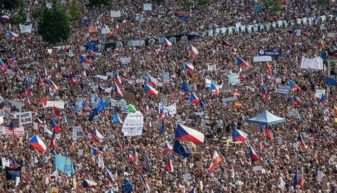 Huge crowds of protesters demand Czech PM step down