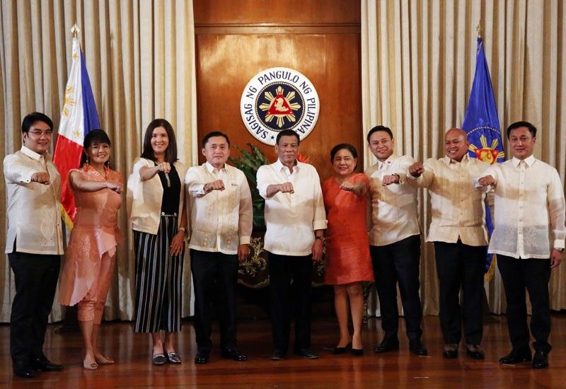 Federalism may not gain support â�� Duterte