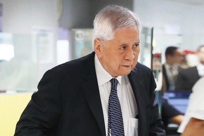 Duterte's remarks on Chinese fishermen in Philippine EEZ worsens situation â Del Rosario