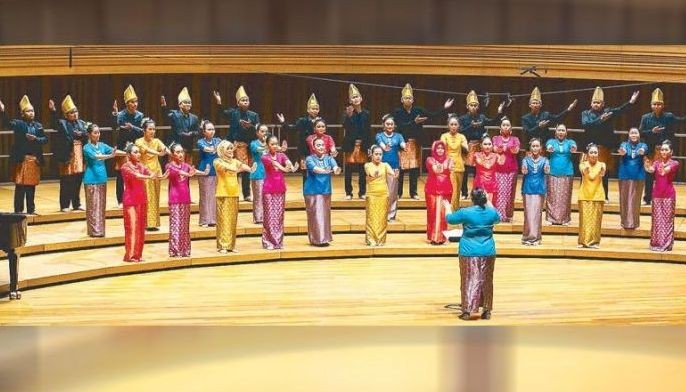 A thousand voices lifted in song