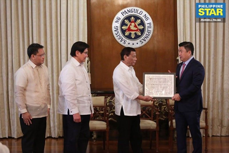 Mislatel gets license; Duterte wants faster internet