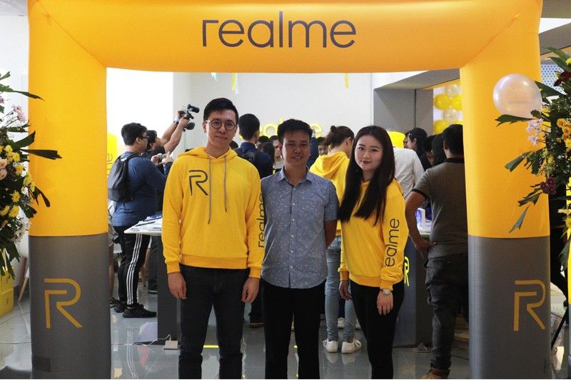 Realme celebrates âmonthsaryâ with promos, opening of concept store