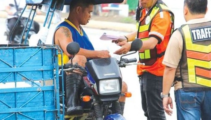 30 motorists apprehended