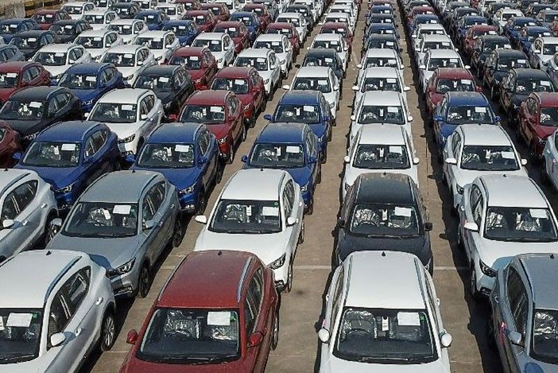 Vehicle sales halt skid, rise 1.4%  in 6 months