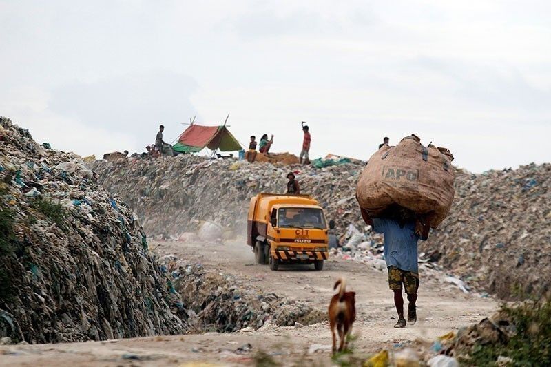 At Binaliw Landfill: Labella stops trash dumping