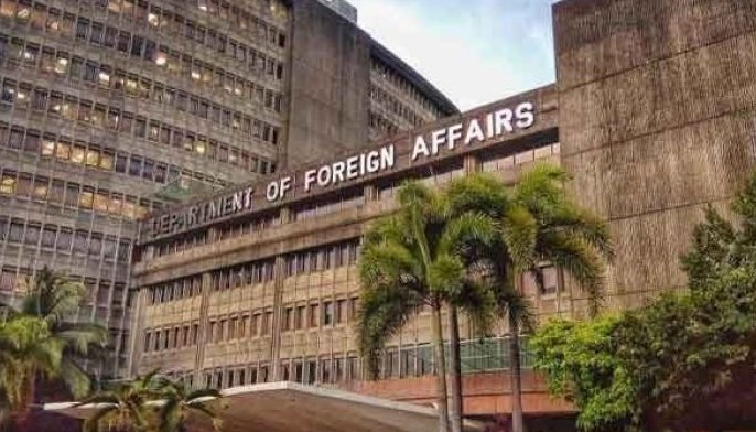 Build bridges, new Philippine diplomats told