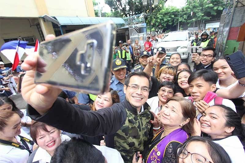 Isko Moreno Heeds Online Call To Remove Name Face From Food Truck Philstar Com