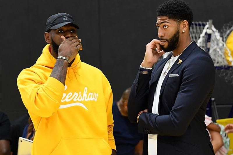 WATCH: LeBron James 'practices' with new teammates Davis, Cousins in NBA 2k
