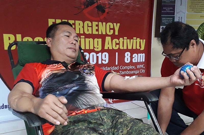 Westmincom chief leads blood drive for dengue patients