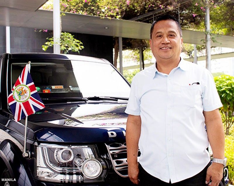 Pinoy  driver gets  Queenâ��s  medal