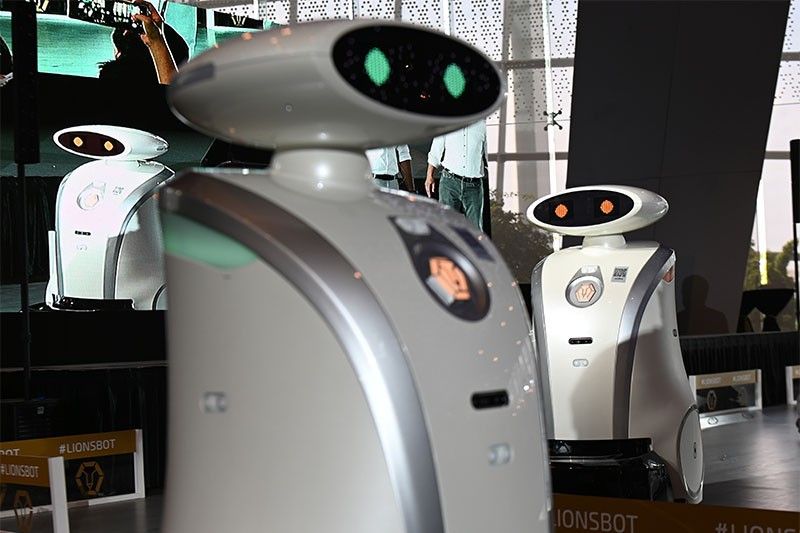 A squeaky clean: friendly robots spruce up Singapore | Philstar.com