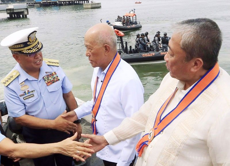 DND chief bares Philippines intrusion by China warships