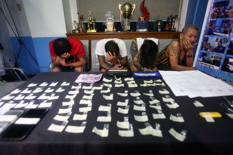 Ama, 3 anak kalaboso sa illegal drugs