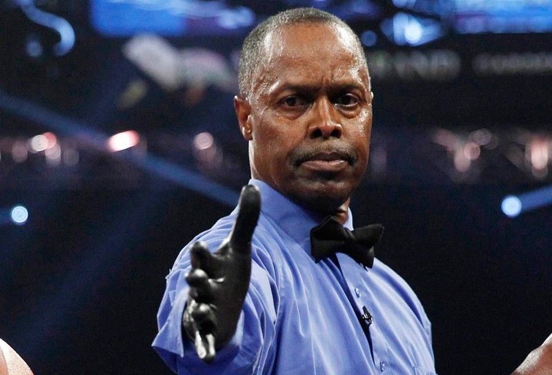 Fight referee explains issue with gumshield