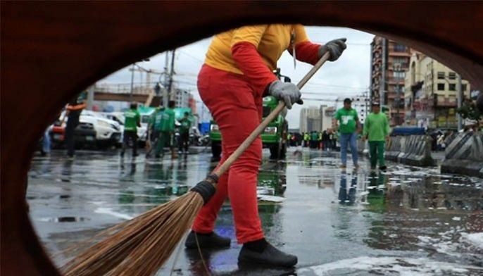 WATCH: Baclaran sidewalk vendors decry clearing ops