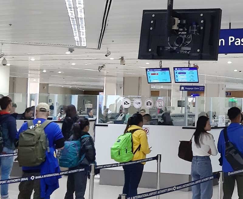 Pagtanggal ng visa upon arrival para sa Chinese okay sa Palasyo