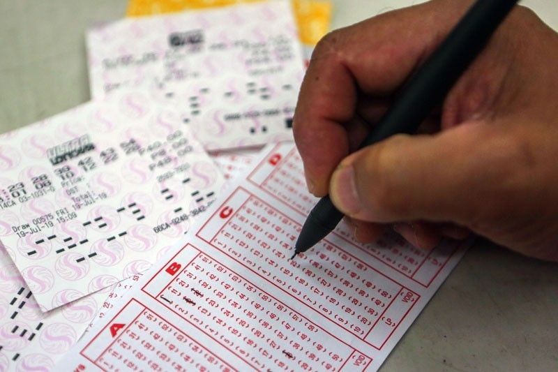 1st lotto winner after suspension gets P9 million