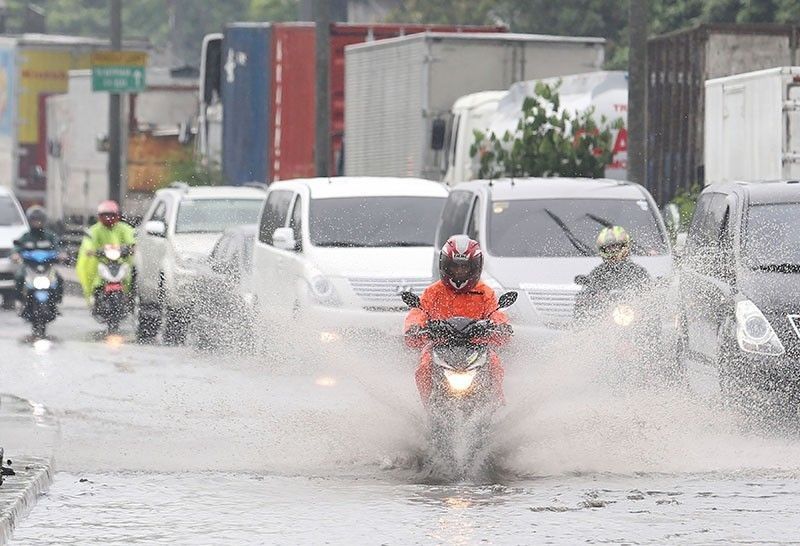 Bad weather prompts Palace to suspend classes, govâ��t work in Metro Manila