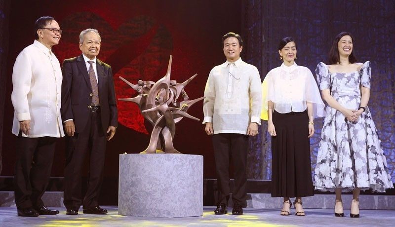 Metrobank names 2019 outstanding Filipinos